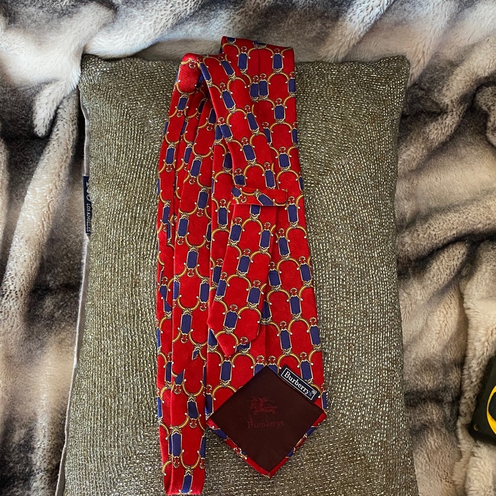 Burberry 💯 All Silk Luxurious Made in France Logo Timeless Tie - Picture 3 of 16